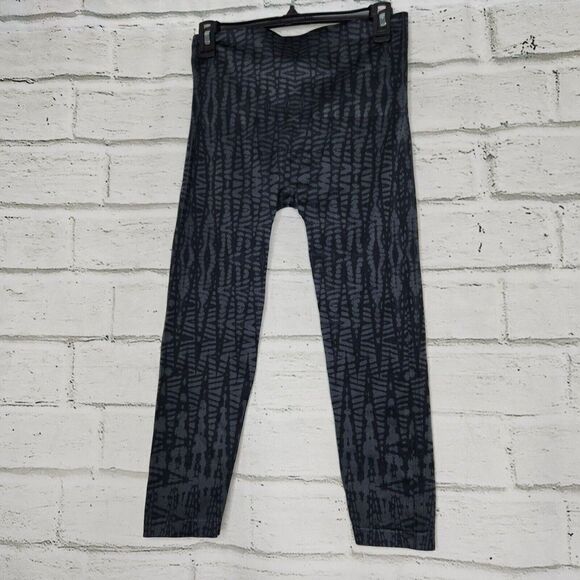 Spanx Look At Me Now Active Women's Gray Black Cropped Capri Leggings Size 1X - Picture 2 of 10